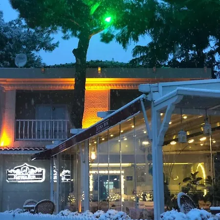 Hatunca & Restaurant Hotel 2*